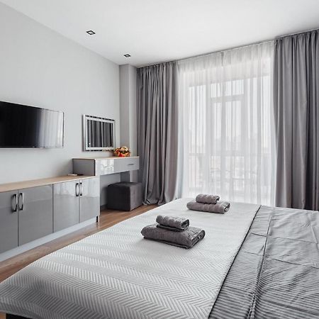 Grey Apartment In 14 Floor Odesa Exterior photo