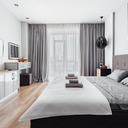 Grey Apartment In 14 Floor Odesa Exterior photo